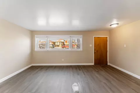 Living - 7513 W 63rd Pl, Summit, IL 60501 photo 3 of 4