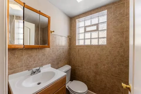 Bath - 7513 W 63rd Pl, Summit, IL 60501 photo 3 of 4