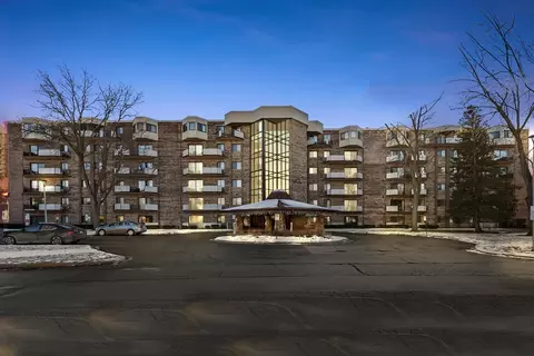 1275 E Baldwin Ln #208, Palatine, IL 60074