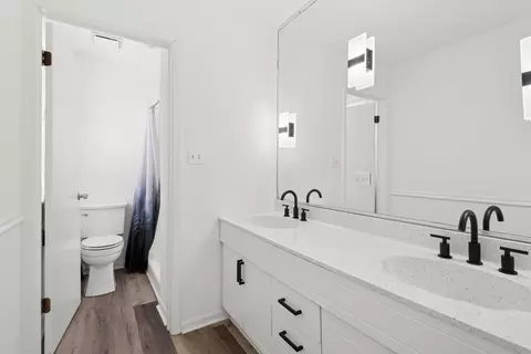 Bath - 500 E North St, Itasca, IL 60143 photo 2 of 3