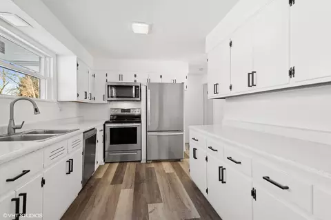 Kitchen - 500 E North St, Itasca, IL 60143 photo 3 of 3