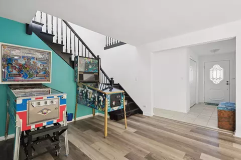 Entry Way - 500 E North St, Itasca, IL 60143 photo 1 of 2