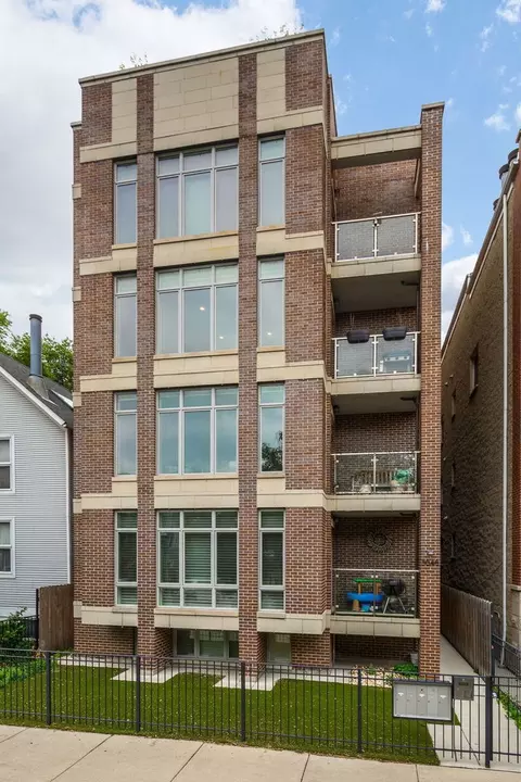 3048 N Sheffield Ave #2, Chicago, IL 60657