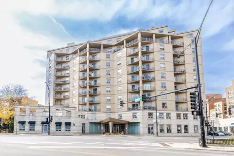 4350 N Broadway St #906, Chicago, IL 60613