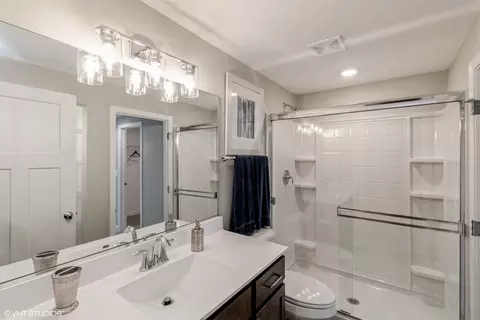 572 Madison Ln, Elgin, IL 60123 photo 18