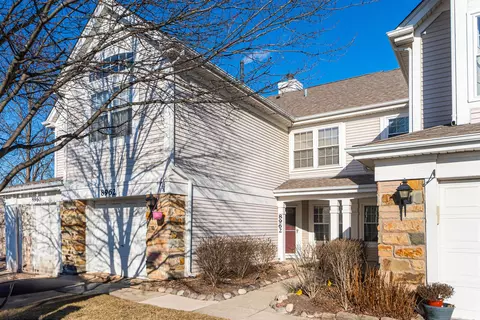 8962 W Heathwood Cir, Niles, IL 60714