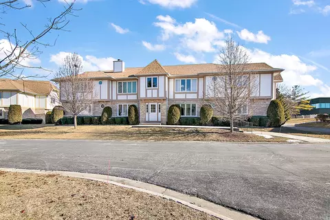 12 Saint Moritz Dr #102, Palos Park, IL 60464