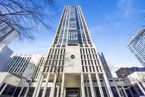 1122 N Clark St #3904, Chicago, IL 60610