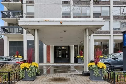 1455 N Sandburg Ter #1004, Chicago, IL 60610