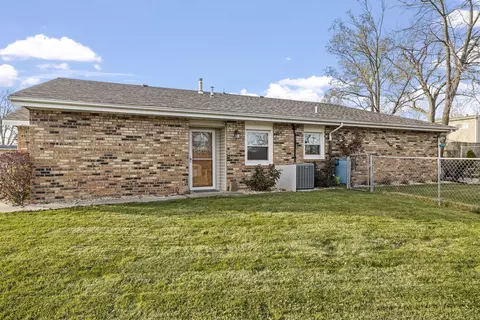 558 Charles St, Lockport, IL 60441