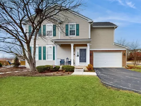 2724 Lorraine Cir, Geneva, IL 60134