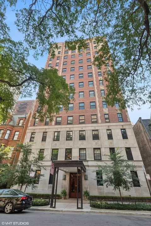 73 Elm St #4A, Chicago, IL 60611