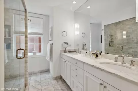 Bath - 73 Elm St #4A, Chicago, IL 60611 photo 1 of 3