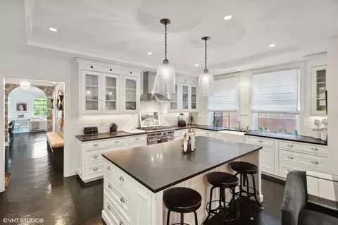 Kitchen - 73 Elm St #4A, Chicago, IL 60611 photo 3 of 4