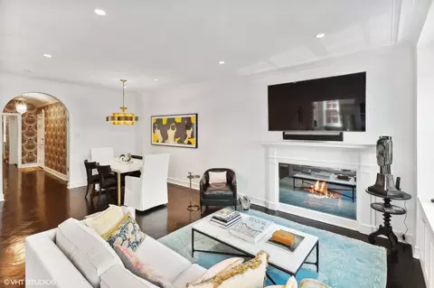 Living - 73 Elm St #4A, Chicago, IL 60611 photo 2 of 2