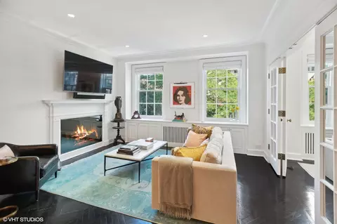 Living - 73 Elm St #4A, Chicago, IL 60611 photo 1 of 2