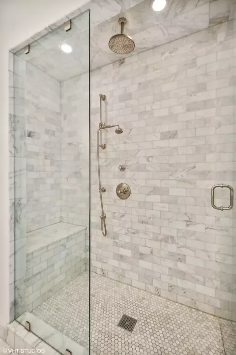 Bath - 73 Elm St #4A, Chicago, IL 60611 photo 2 of 3