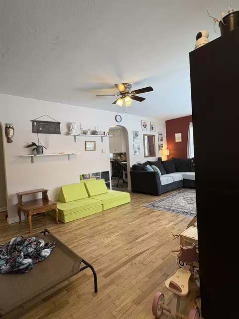 Living - 515 Grant St, Chenoa, IL 61726 photo 2 of 5