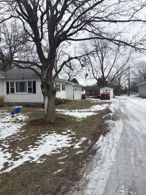 Exterior - 515 Grant St, Chenoa, IL 61726 photo 2 of 3