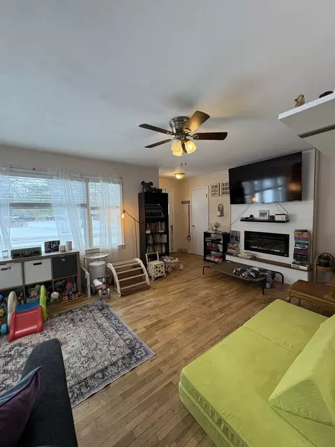Living - 515 Grant St, Chenoa, IL 61726 photo 1 of 5