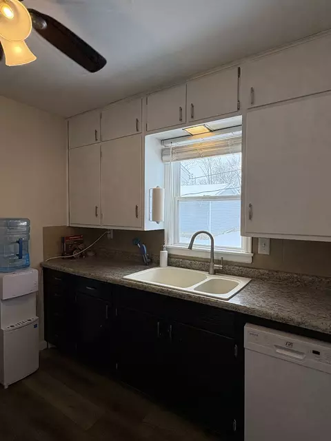 Kitchen - 515 Grant St, Chenoa, IL 61726 photo 4 of 7