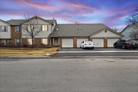 1735 Chesapeake Ln #7, Schaumburg, IL 60193