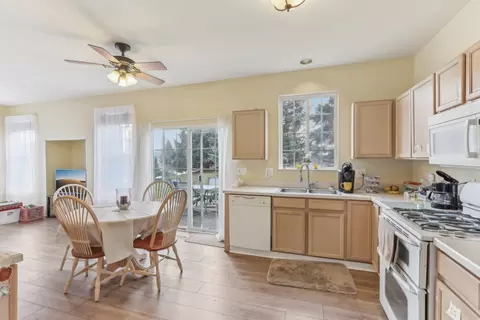 375 Cascade Ln, Oswego, IL 60543 photo 6