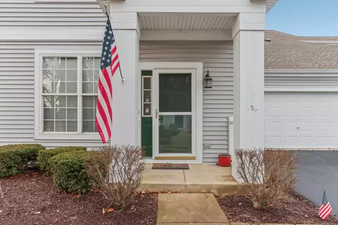 375 Cascade Ln, Oswego, IL 60543 photo 2
