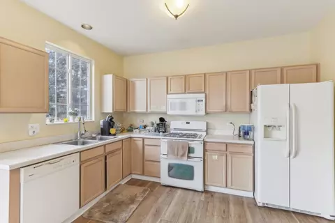 375 Cascade Ln, Oswego, IL 60543 photo 7