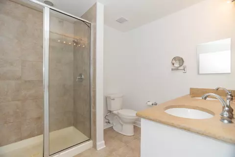Bath - 100 E 14th St #1804, Chicago, IL 60605 photo 2 of 2
