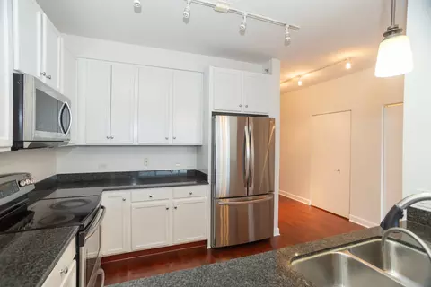 Kitchen - 100 E 14th St #1804, Chicago, IL 60605 photo 2 of 2