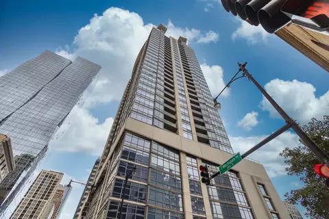 Exterior - 100 E 14th St #1804, Chicago, IL 60605 photo 4 of 4