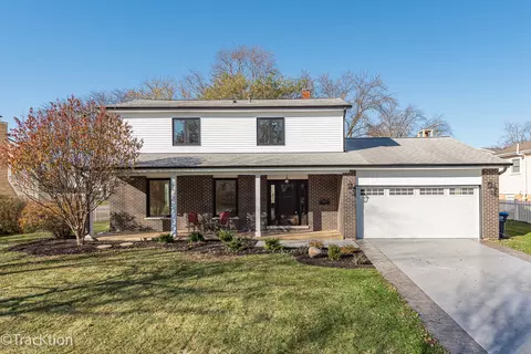 6910 Sierra Dr, Darien, IL 60561