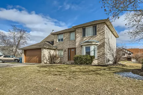 800 Huntley Woods Dr, Crete, IL 60417