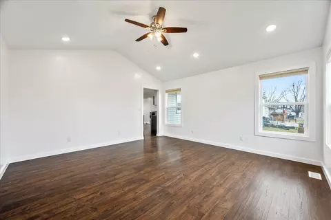 404 W North St, Mclean, IL 61754 photo 8