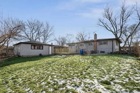 Exterior - 610 E Hackberry Ln, Mount Prospect, IL 60056 photo 2 of 3