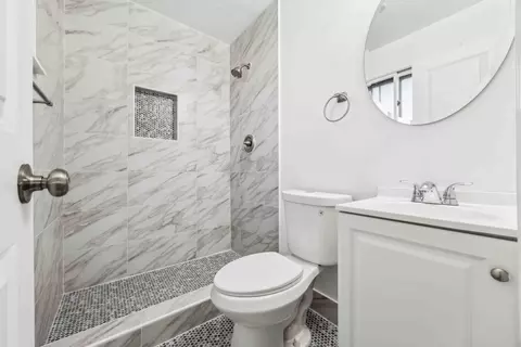 Bath - 610 E Hackberry Ln, Mount Prospect, IL 60056 photo 1 of 4