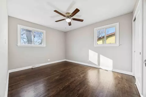 Bedroom - 610 E Hackberry Ln, Mount Prospect, IL 60056 photo 2 of 3