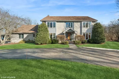 27379 N Thorntree Rd, Mundelein, IL 60060