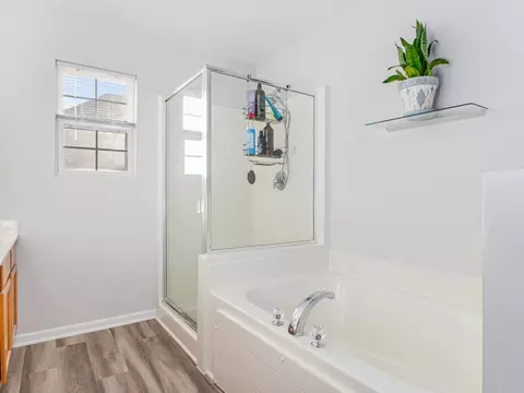 Bath - 1121 Clover Dr, Minooka, IL 60447 photo 2 of 4