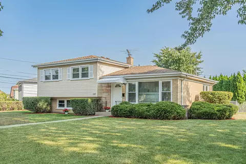 1727 W Rusty Dr, Mount Prospect, IL 60056