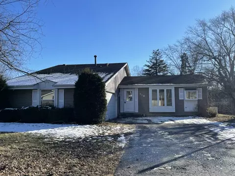 318 Arapahoe Trl, Carol Stream, IL 60188