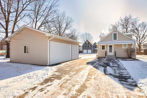 1405 Sunnyside Dr, Johnsburg, IL 60051