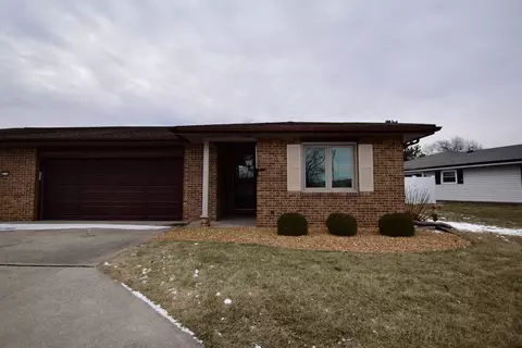 315 Fairway Dr #1, Bloomington, IL 61704