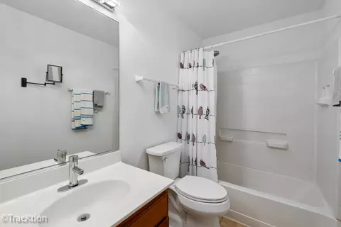 Bath - 1954 Concord Dr, Mchenry, IL 60050 photo 2 of 3