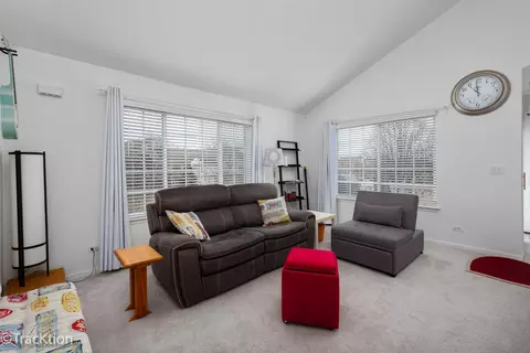 Living - 1954 Concord Dr, Mchenry, IL 60050 photo 3 of 4