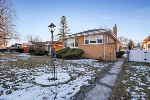 8334 Springfield Ave, Skokie, IL 60076