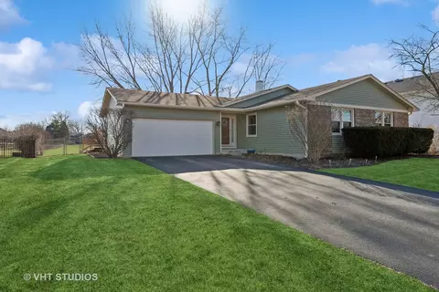 3745 Arrowwood Ln, Hoffman Estates, IL 60192