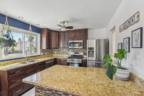 Kitchen - 782 Balboa Ter E, Bartlett, IL 60103 photo 1 of 3