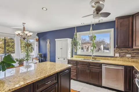 Kitchen - 782 Balboa Ter E, Bartlett, IL 60103 photo 2 of 3